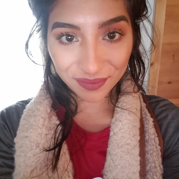 Meet your Posher, Yolanda - Picture 1 of 1